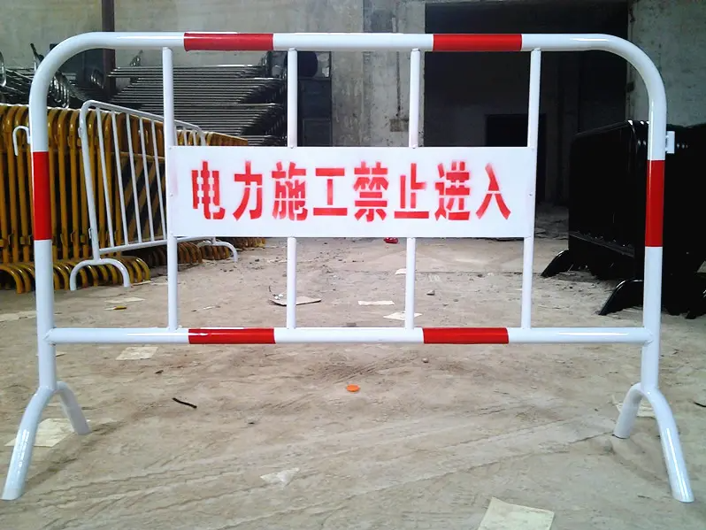 四川镀锌管铁马护栏